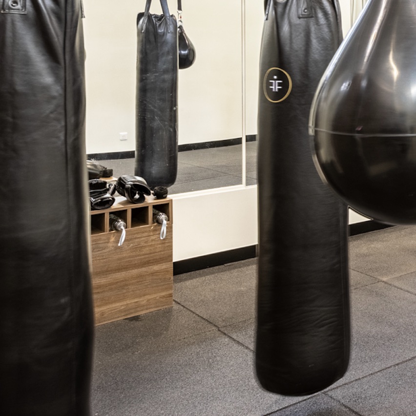 Cardio boxe fitness pilates abdo fessiers bootcamp